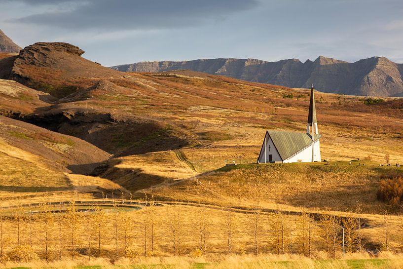 Kirche in der Landschaft von Coen Feron