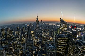 Manhattan après le coucher du soleil sur Joran Maaswinkel