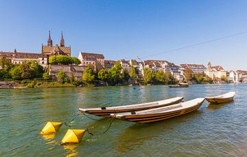 Das Münster und die Münsterfähre in Basel