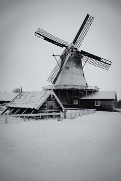 Bolwerksmolen Deventer mit Schnee (altmodisches Aussehen) von Framed by Elisabeth