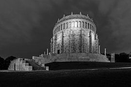 Kelheim - Befreiungshalle schwarzweiss in der Nacht von Frank Herrmann