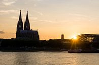 Zonsondergang bij de Kathedraal in Keulen van mitevisuals thumbnail