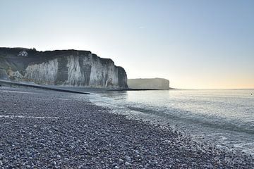 De witte rosten van de Normandische kust tijdens zonsopkomst - natuur en reisfotografie