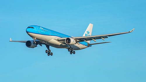Landende KLM Airbus A330-200 passagiersvliegtuig.