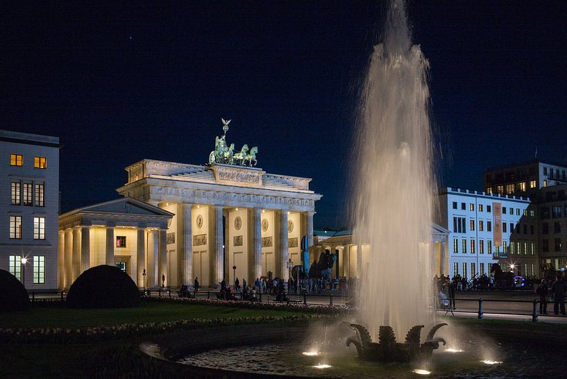 Entdecken Sie den Charme von Potsdam: Ihr perfekter Moment fängt das Brandenburger Tor ein! von Eriks Photoshop