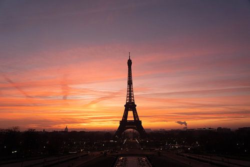 Paris - Eiffelturm im Sonnenaufgang