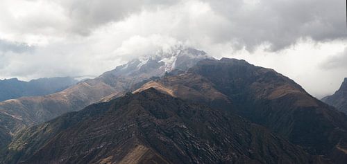 Panorama met de berg Ch´iqun in het centrum
