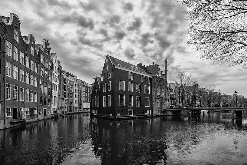 Gracht in Amsterdam by Alice Berkien-van Mil