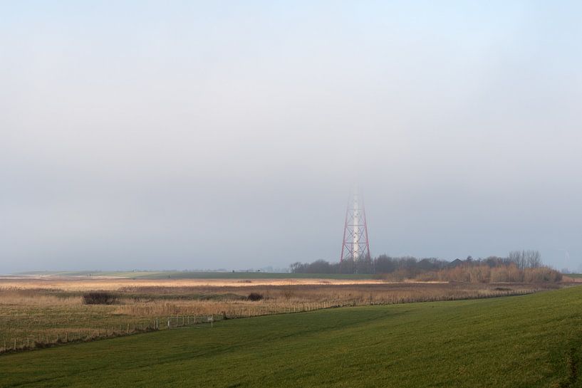 Leuchtturm im Nebel von Rolf Pötsch