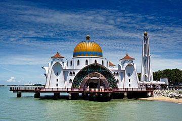 Architectural splendour on the shores of the Strait by Frank Photos