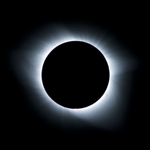 Total Eclipse - Korona  by Ruth Klapproth