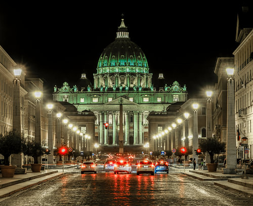De Sint-Pietersbasiliek vanaf de Via della Conciliazione
