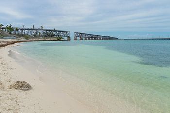 USA, Florida, Ancient overseas railway bridge ruins in tropical beach