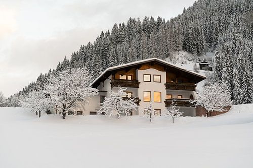 Winterlandschap Oostenrijk van Xulé Bogers