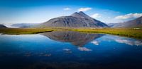 Volcano reflection van István Lahpor thumbnail