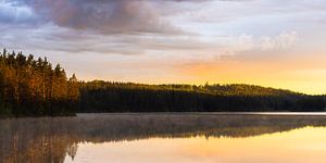 Ambiance matinale au bord du lac (coupe panoramique)