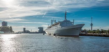 S.S. Rotterdam with skyline