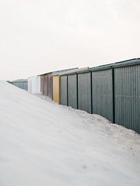 Strandhuisjes | Duinen | Zeeland Zoutelande | Zee van Holland van Stories by Pien