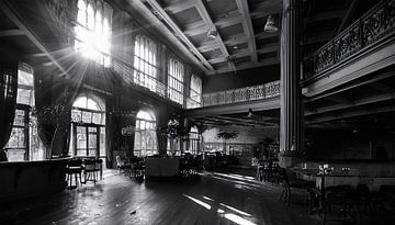 Lost Places koffiebar met twee verdiepingen van Mustafa Kurnaz