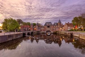 De Koppelpoort tijdens de zonsopkomst