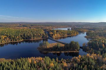 Le pont qui traverse Offersjön sur Fields Sweden