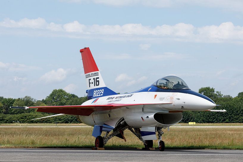 Een F-16 in de kleuren van het prototype van Arjan van de Logt