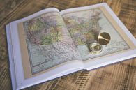 Atlas met Kompas van World Maps thumbnail