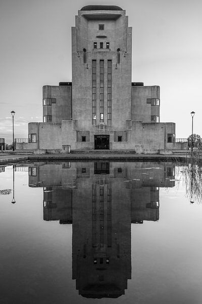 Monument Radio Kootwijk in black and white by Reezyard