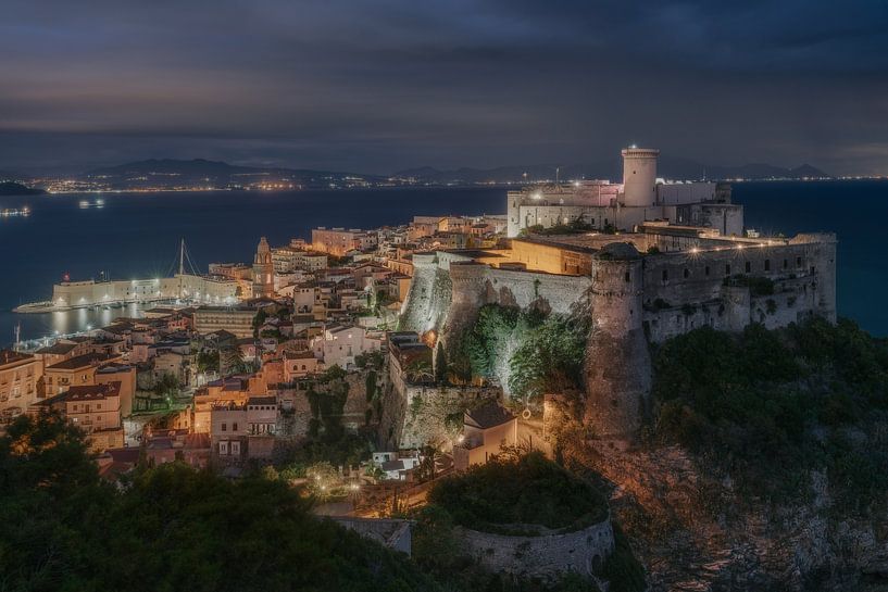 Gaeta - paysage nocturne de la vieille ville par Massimo Squillace