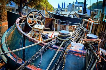 Amsterdam oude boot met touwen van marlika art