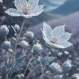 Eisige Flora vor Berglandschaft von Bart Veeken