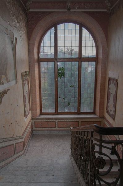 Trappenhuis by Fatima Maria Mernisi