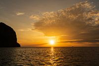 Zonsondergang op zee