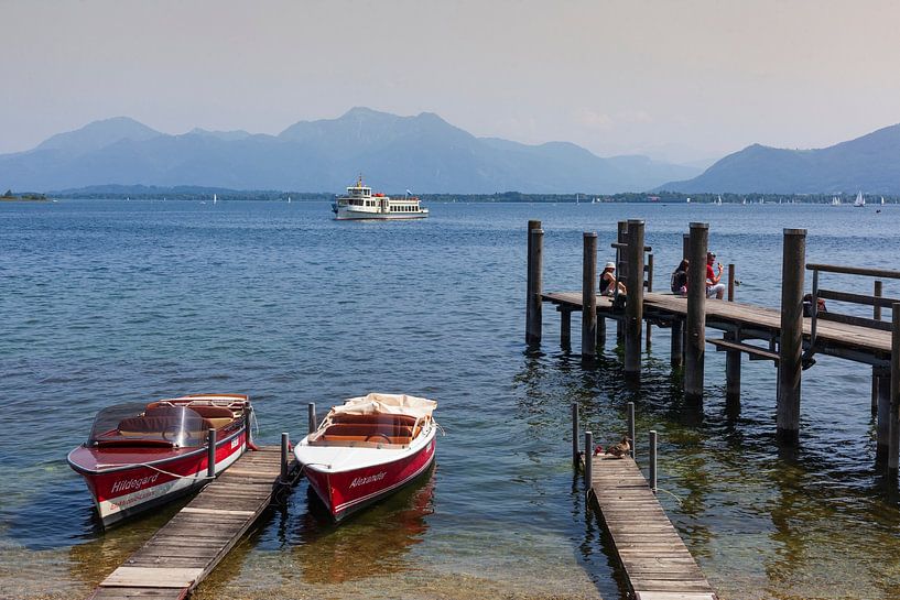 Boote mit Anleger am Chiemsee von Torsten Krüger