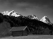 Uitzicht vroeg in de ochtend op Alpspitze, Zugspitze en Waxenstein van Andreas Müller thumbnail
