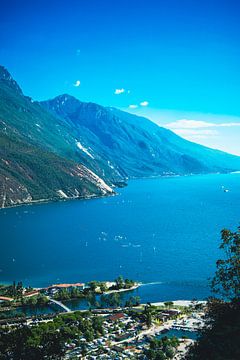 Lac de Garde en haut sur Tim Lee Williams