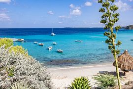 Serene Waters of Boca Sami: Boating in the Caribbean Sea, Curaçao by Eiland-meisje
