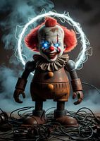Un robot clown rouillé et en mauvais état se dresse au milieu de fils électriques éparpillés.