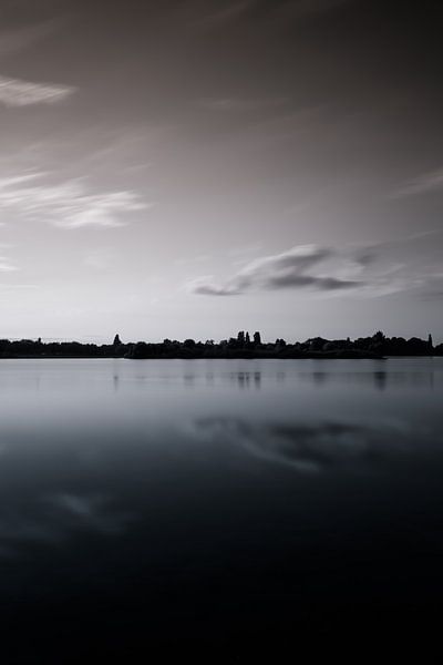 Arhemse Zonsondergang bij de Rijkerswoerdse Plassen. van Robert Wiggers