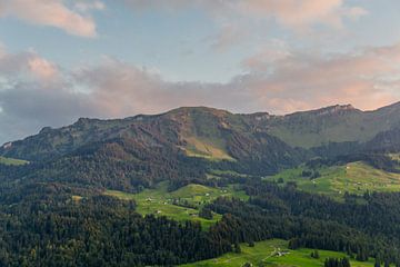 Prachtige ontdekkingstocht door het alpenland van Oostenrijk van Oliver Hlavaty