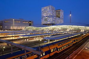 Station Utrecht Centraal en stadskantoor  van Donker Utrecht