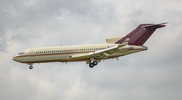 Boeing 727-17 privéjet gaat landen op Schiphol. van Jaap van den Berg