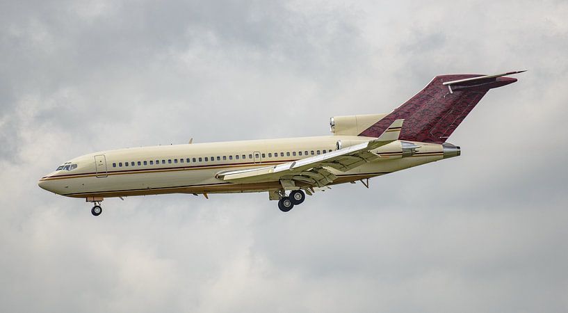 Jet privé Boeing 727-17 sur le point d'atterrir à l'aéroport de Schiphol. par Jaap van den Berg