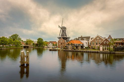 Molen De Adriaan in Haarlem bij avondlicht