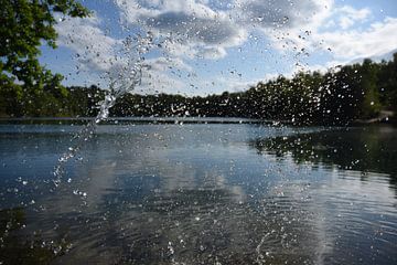 des éclaboussures dans l'eau sur Jarno De Smedt