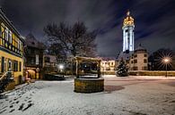 Paleis Höchst in Frankfurt am Main, met de Makanten toren in de sneeuw op het blauwe uur van Fotos by Jan Wehnert thumbnail