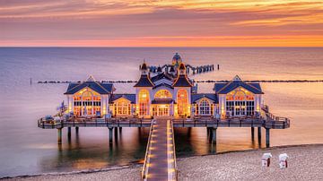 Sonnenaufgang an der Seebrücke von Sellin, Rügen, Deutschland