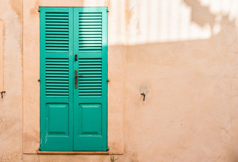Porte d'entrée en bois vert, fond d'entrée de maison par Alex Winter