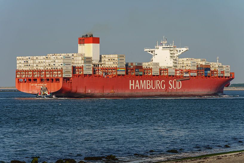 Container ship Cap San Artemissio from Hamburg Süd. by Jaap van den Berg