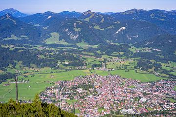 Zicht op Oberstdorf vanaf de Schattenberg van Rita Fuchs